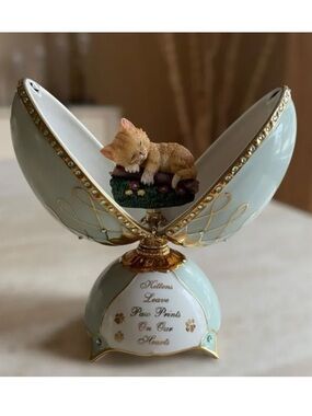 Ardleigh Elliott "Kitten Dreams" Musical Egg-Shaped Collector Edition - Heirloom